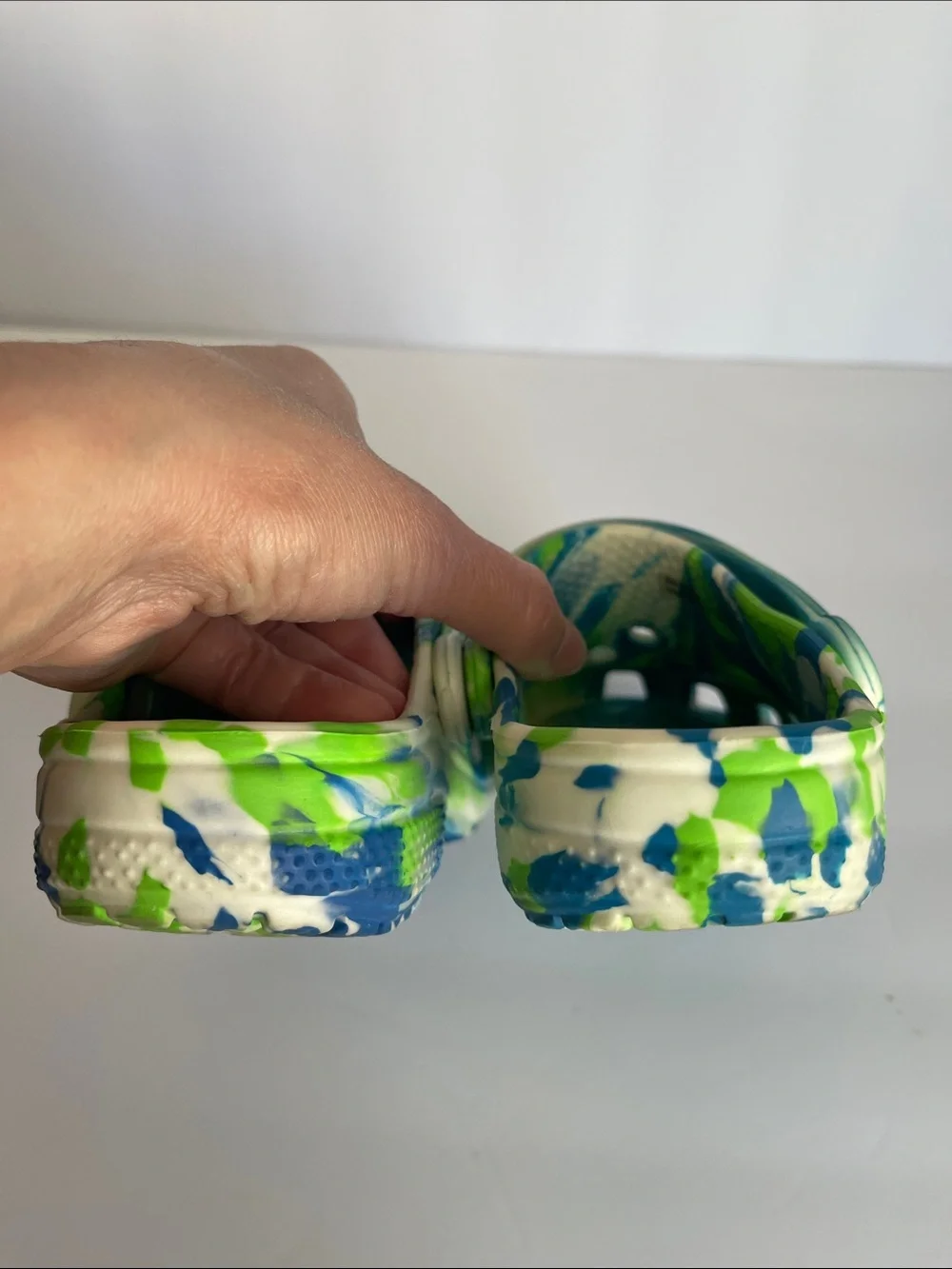 Green blue white crocs shoes kids 11 - Picture 4 of 5
